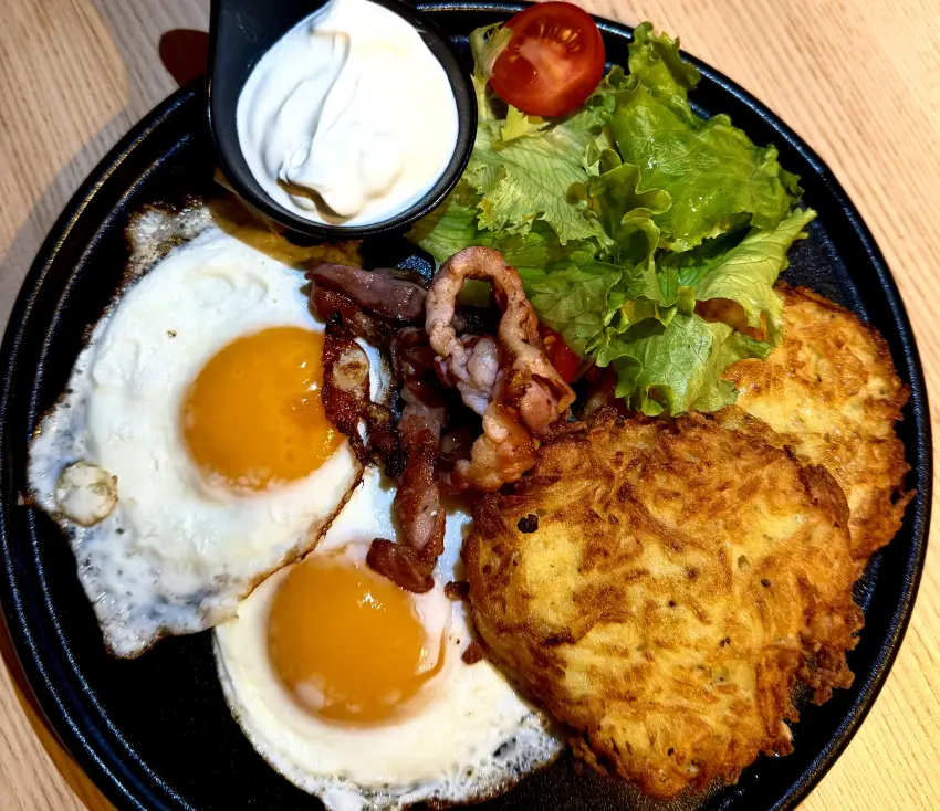 Завтраки по будням с 10:00 до 12:00