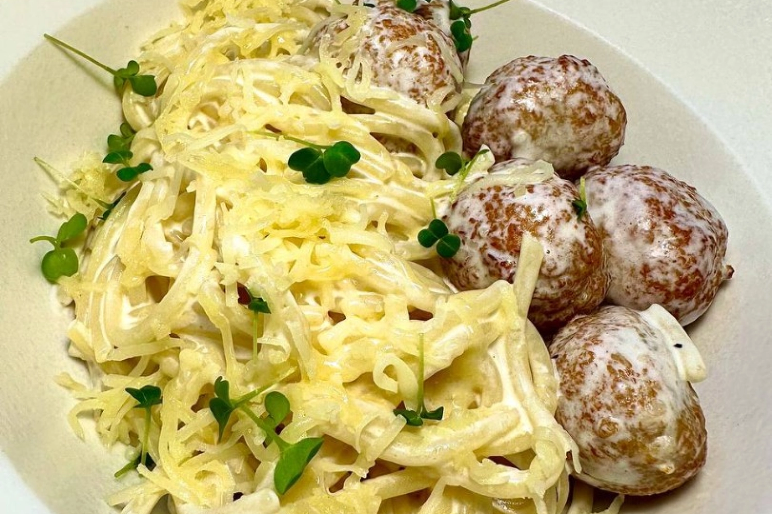 Фрикадельки со сливочной пастой