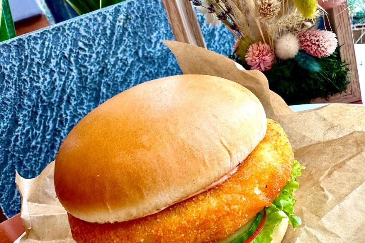 Бургер с куриной котлетой