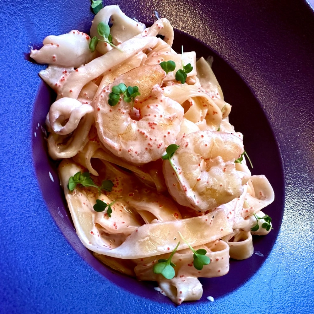 Фетучини с кальмаром и креветкой