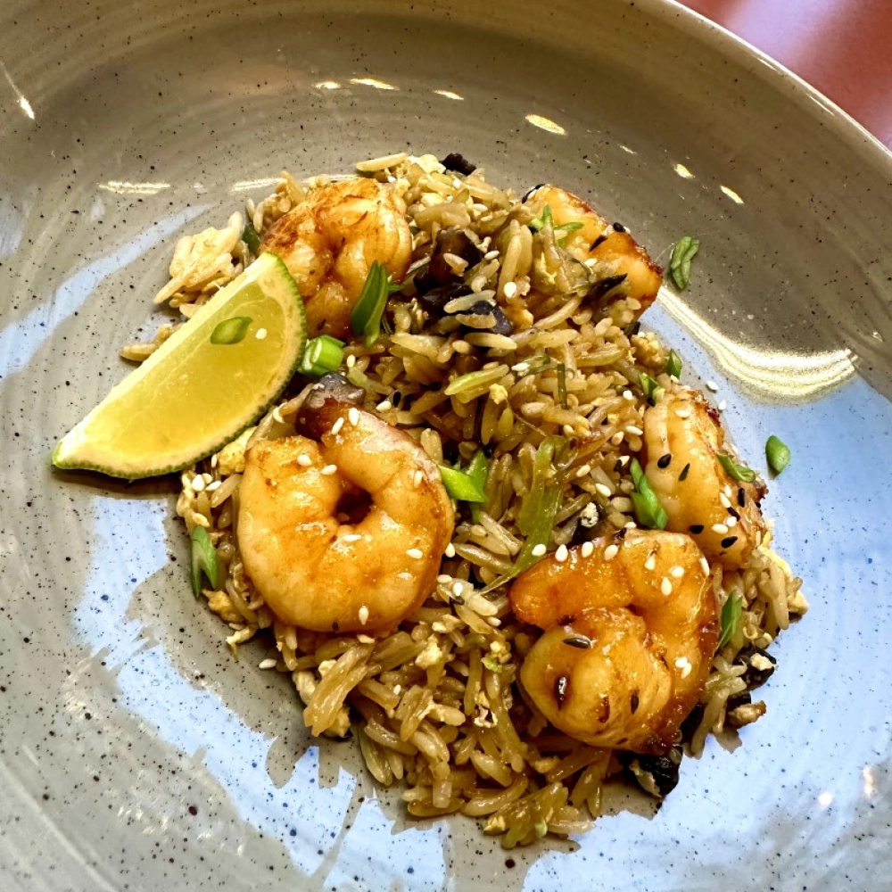 Жареный рис с креветкой