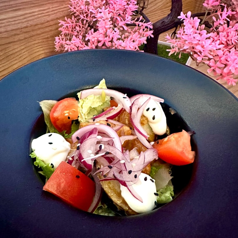 Салат с хрустящими баклажанами