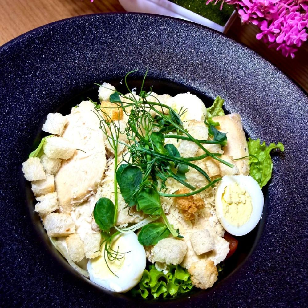 Цезарь с курицей