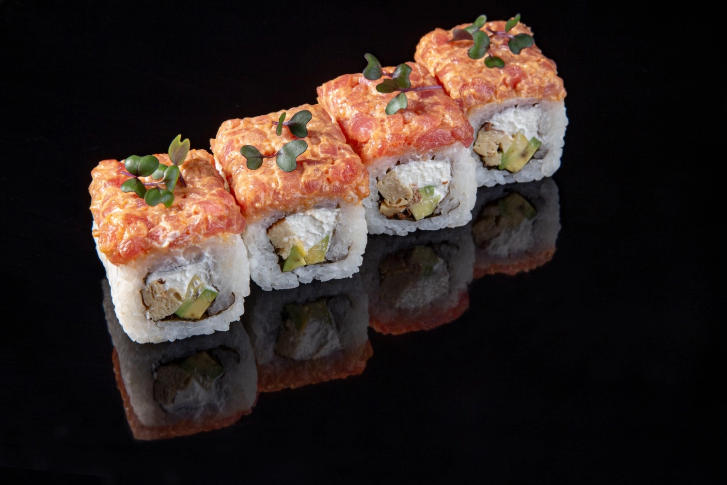 Ролл острый с тунцом