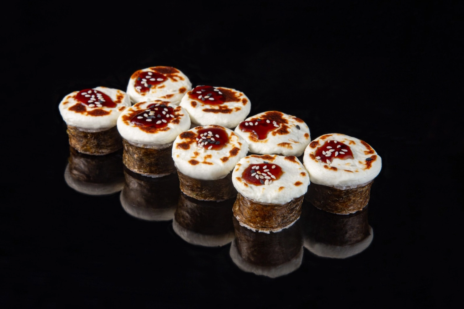 Бази ролл с лососем