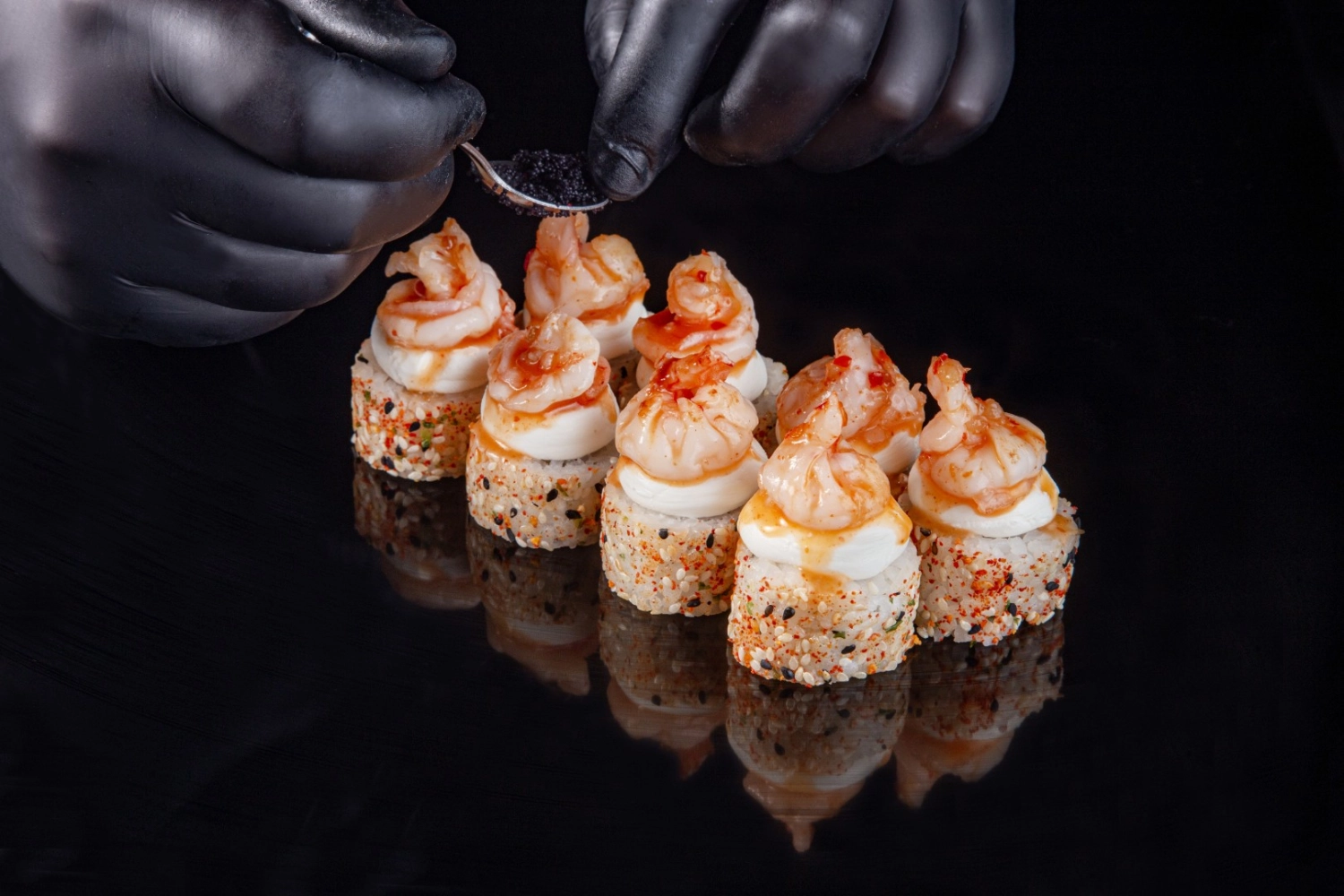 Ролл с креветкой жареный