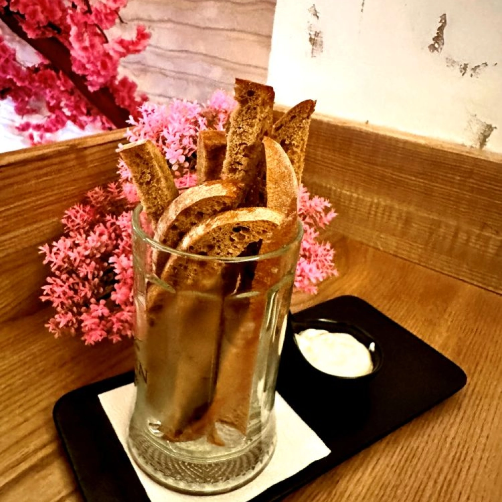 Чесночные сухарики