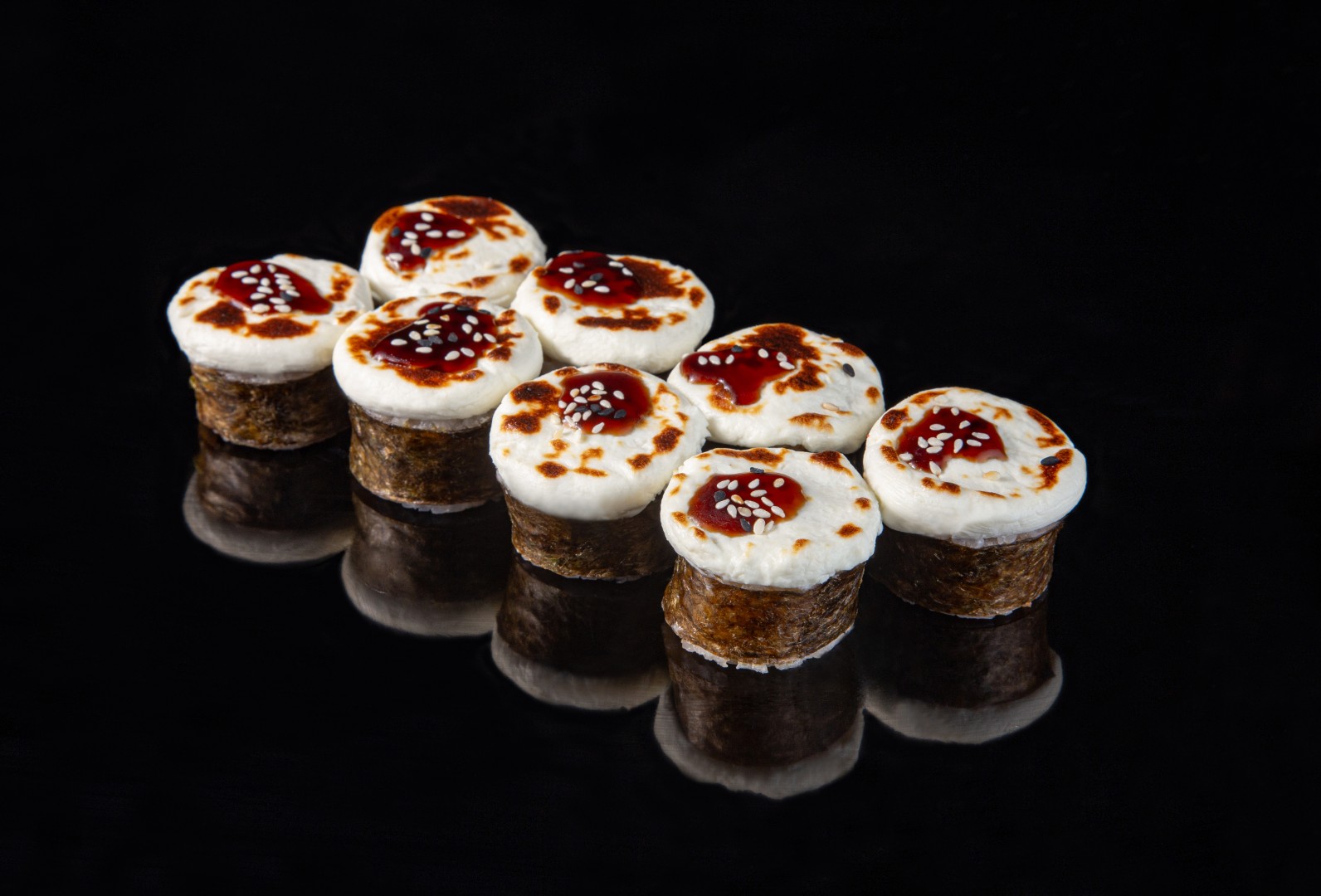 Бази ролл с лососем